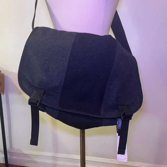 TIMBUK2 Black Messenger Bag barely used! Built to last! - Picture 3 of 11